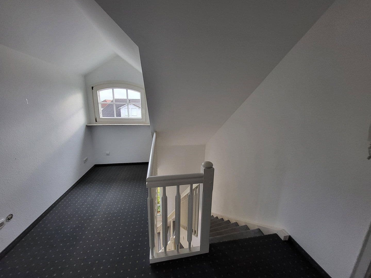 Prenájom domu 150 m², pozemok 767 m², Feuerdornweg 4, Ravenstein, Bádensko-Wurttembersko Prenájom domu 150 m², pozemok 767 m², Feuerdornweg 4, Ravenstein, Bádensko-Wurttembersko