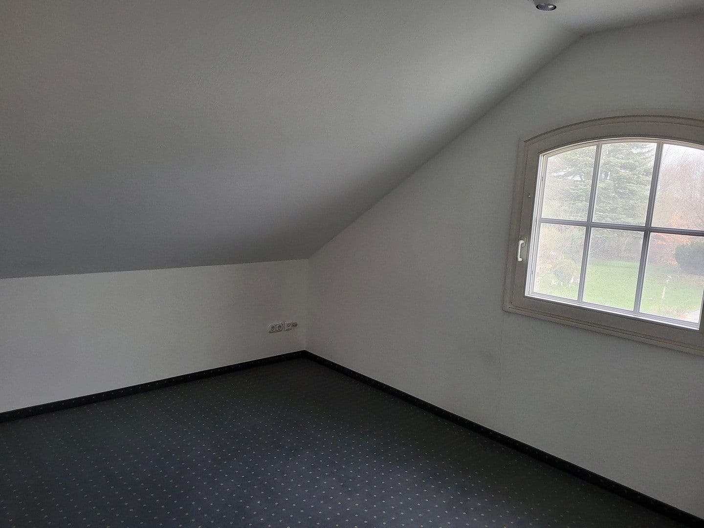 Prenájom domu 150 m², pozemok 767 m², Feuerdornweg 4, Ravenstein, Bádensko-Wurttembersko Prenájom domu 150 m², pozemok 767 m², Feuerdornweg 4, Ravenstein, Bádensko-Wurttembersko