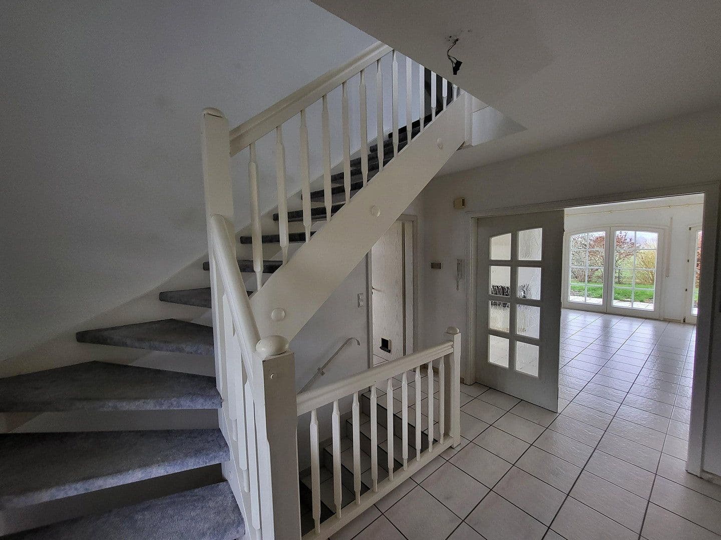 Prenájom domu 150 m², pozemok 767 m², Feuerdornweg 4, Ravenstein, Bádensko-Wurttembersko Prenájom domu 150 m², pozemok 767 m², Feuerdornweg 4, Ravenstein, Bádensko-Wurttembersko