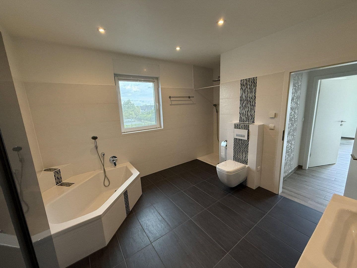 Predaj bytu 4-izbový 143 m², Ginsheim-Gustavsburg, Hesensko Predaj bytu 4-izbový 143 m², Ginsheim-Gustavsburg, Hesensko