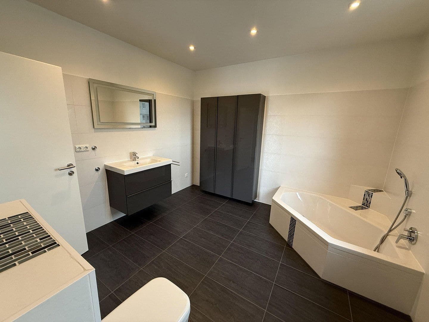 Predaj bytu 4-izbový 143 m², Ginsheim-Gustavsburg, Hesensko Predaj bytu 4-izbový 143 m², Ginsheim-Gustavsburg, Hesensko