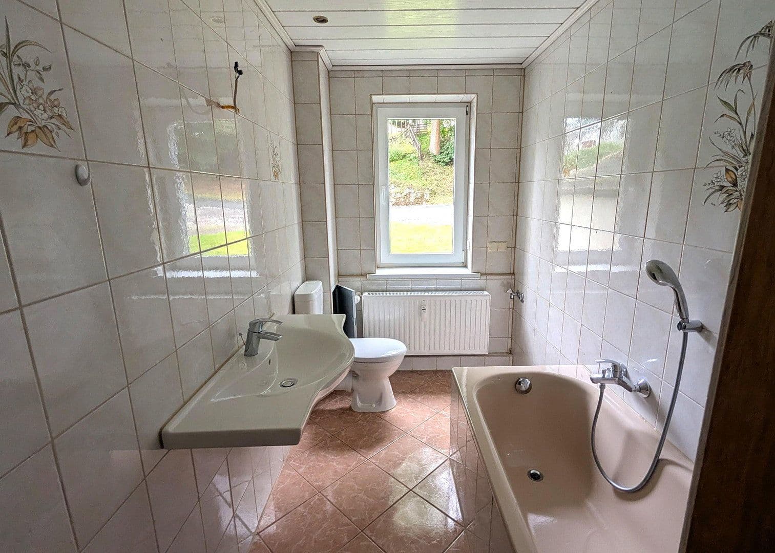 Prenájom bytu 5-izbový 114 m², Freiberger Str. 10 b, Neuhausen/Erzgebirge, Sasko Prenájom bytu 5-izbový 114 m², Freiberger Str. 10 b, Neuhausen/Erzgebirge, Sasko