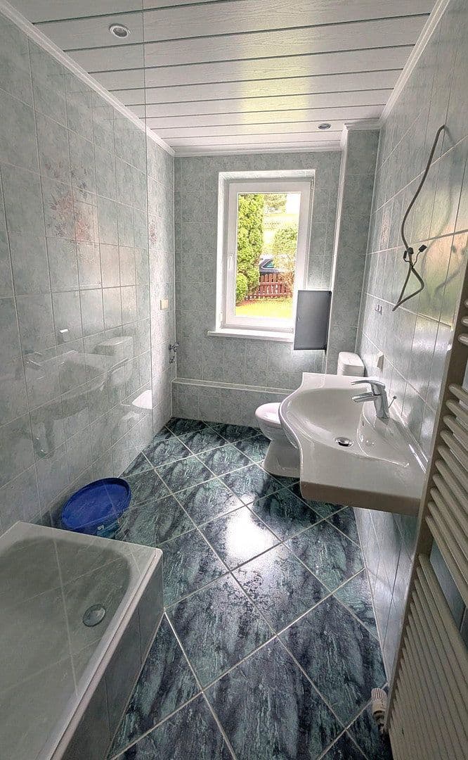 Prenájom bytu 5-izbový 114 m², Freiberger Str. 10 b, Neuhausen/Erzgebirge, Sasko Prenájom bytu 5-izbový 114 m², Freiberger Str. 10 b, Neuhausen/Erzgebirge, Sasko