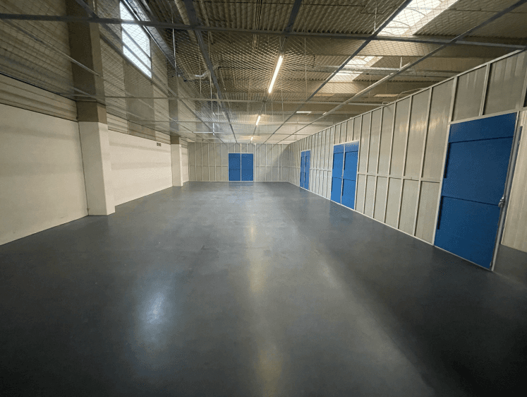 Prenájom nebytového priestoru 139 m², Friedrich Engls Straße 80, Potsdam, Brandenbursko Prenájom nebytového priestoru 139 m², Friedrich Engls Straße 80, Potsdam, Brandenbursko