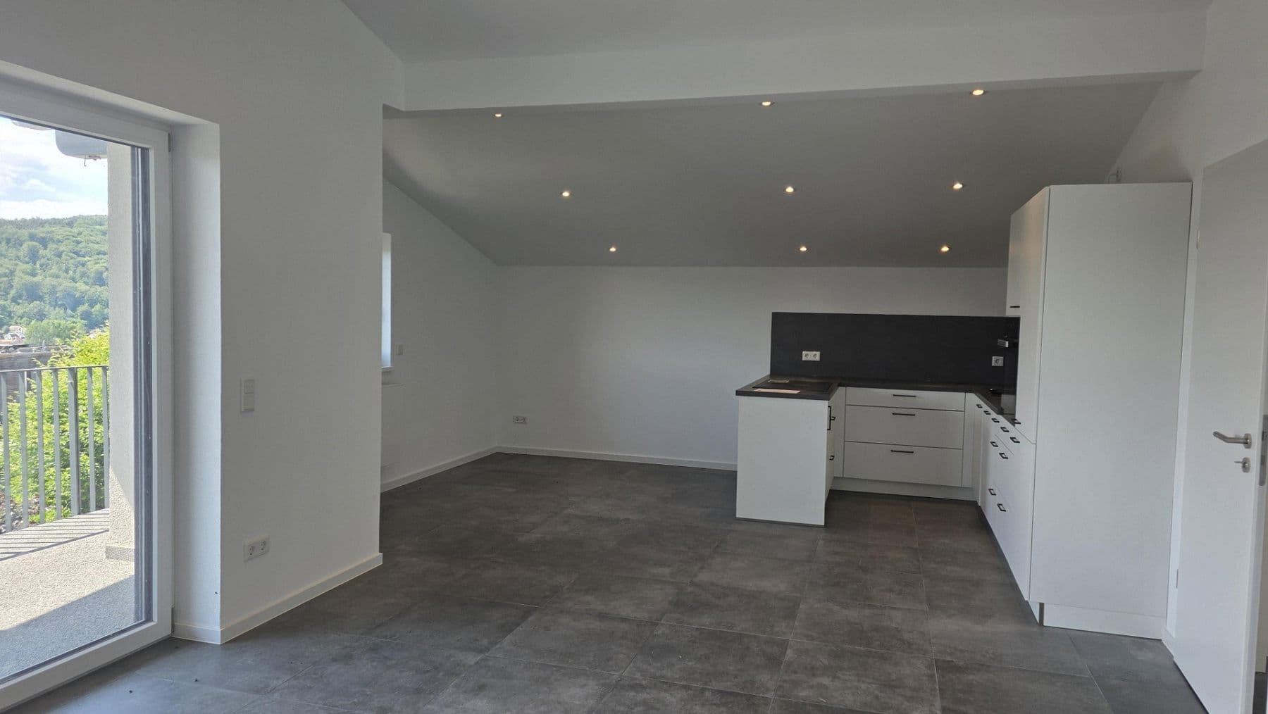 Prenájom bytu 2-izbový 91 m², Obernburg am Main, Bavorsko Prenájom bytu 2-izbový 91 m², Obernburg am Main, Bavorsko