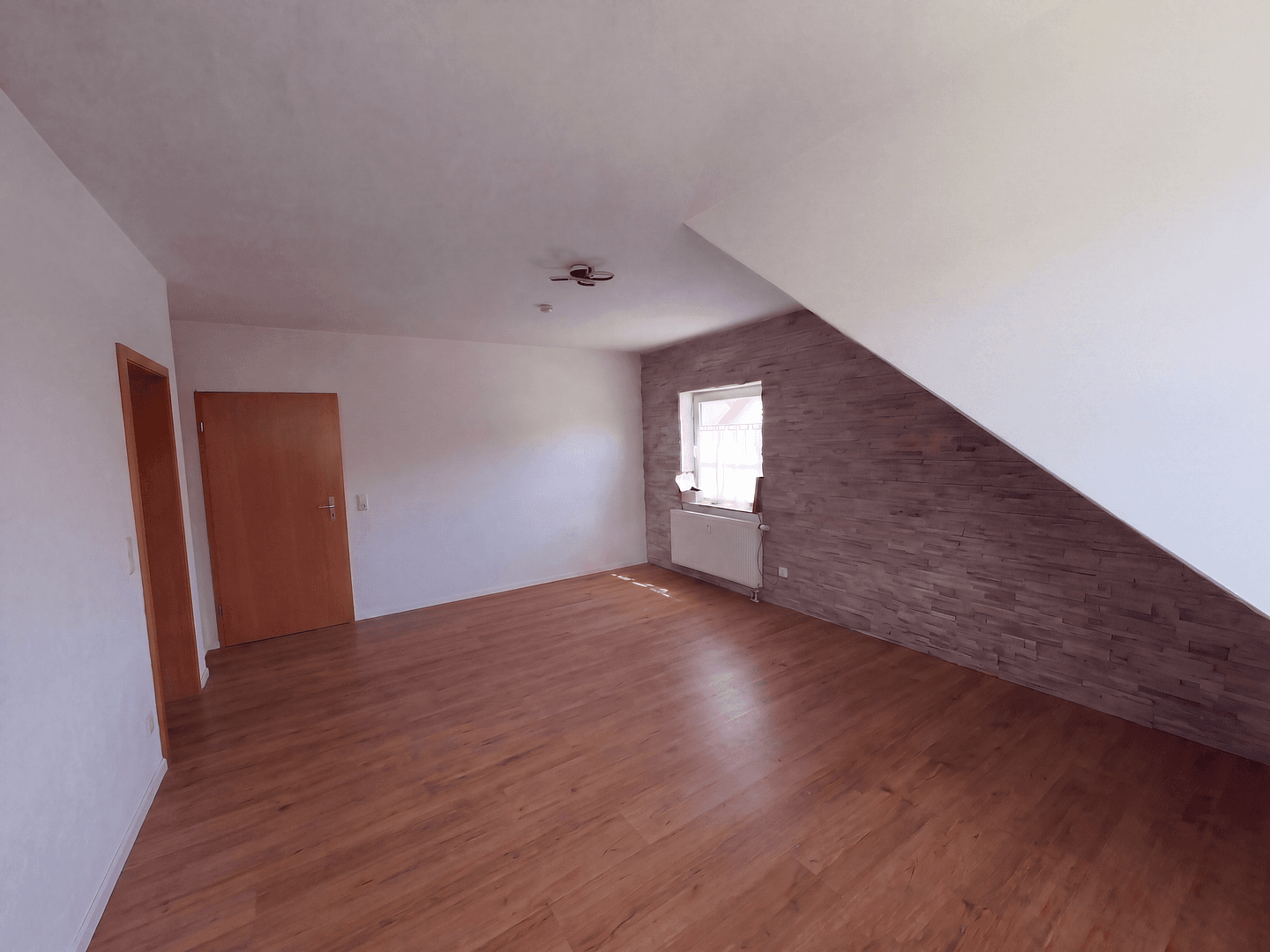 Predaj domu 133 m², pozemok 273 m², Gau-Odernheim, Porýnie-Falcko Predaj domu 133 m², pozemok 273 m², Gau-Odernheim, Porýnie-Falcko