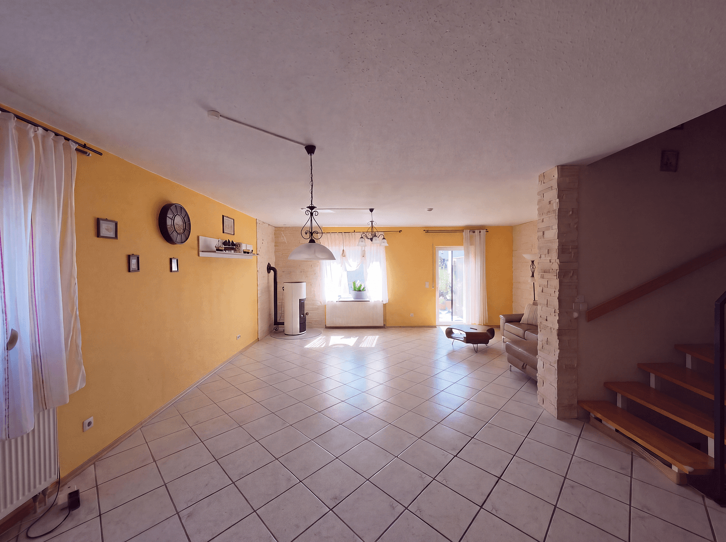 Predaj domu 133 m², pozemok 273 m², Gau-Odernheim, Porýnie-Falcko Predaj domu 133 m², pozemok 273 m², Gau-Odernheim, Porýnie-Falcko