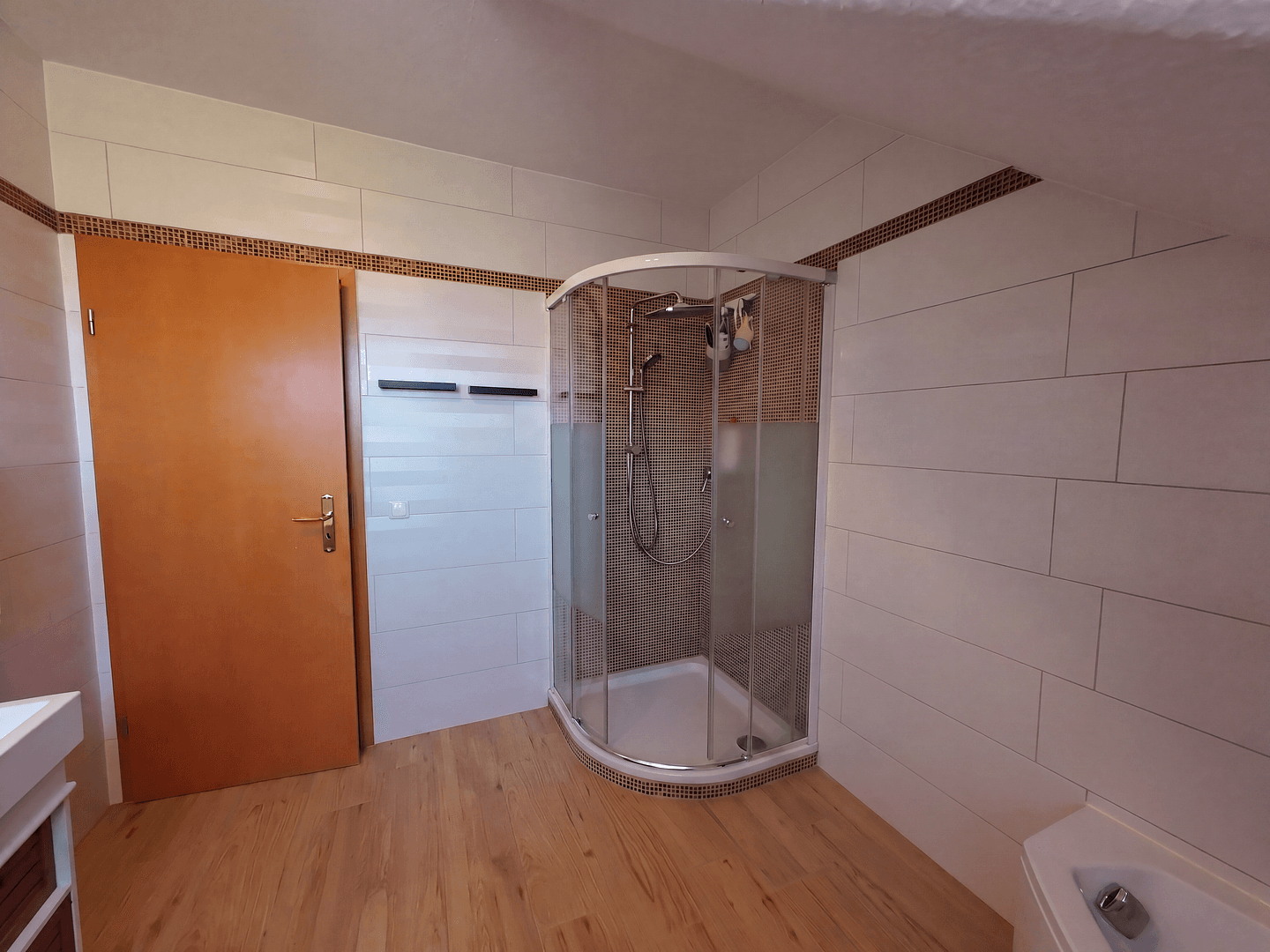 Predaj domu 133 m², pozemok 273 m², Gau-Odernheim, Porýnie-Falcko Predaj domu 133 m², pozemok 273 m², Gau-Odernheim, Porýnie-Falcko
