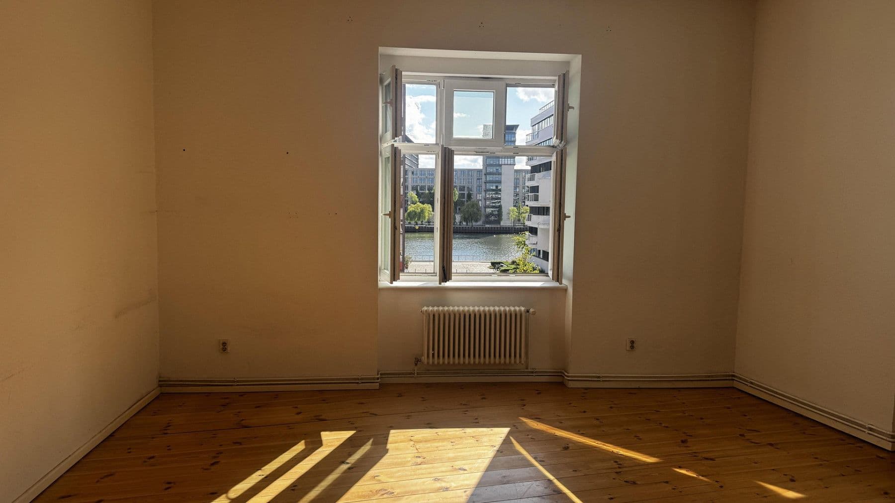 Predaj bytu 3-izbový 107 m², Berlin, Berlín Predaj bytu 3-izbový 107 m², Berlin, Berlín