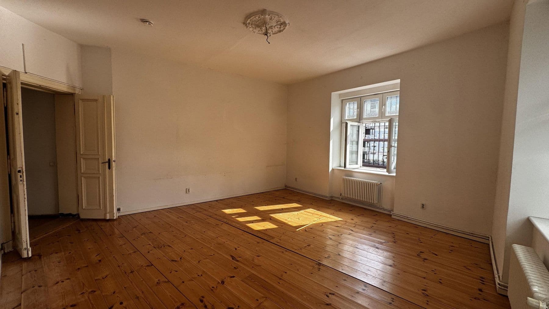 Predaj bytu 3-izbový 107 m², Berlin, Berlín Predaj bytu 3-izbový 107 m², Berlin, Berlín