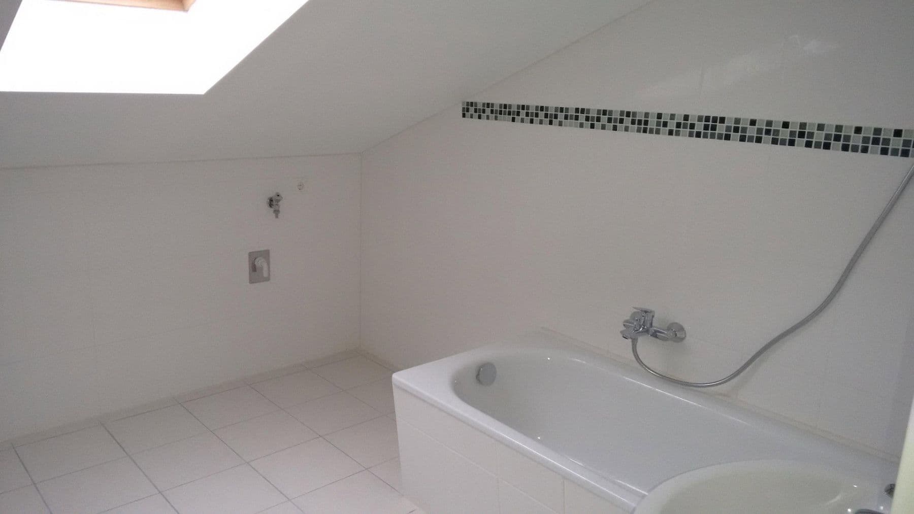 Predaj domu 240 m², pozemok 301 m², Hochheim, Hesensko Predaj domu 240 m², pozemok 301 m², Hochheim, Hesensko