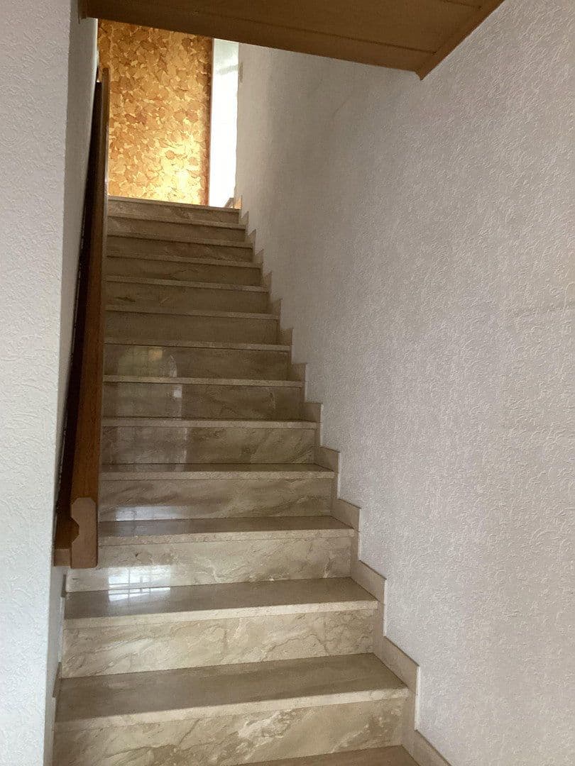 Predaj domu 195 m², pozemok 408 m², Ingelheim am Rhein, Porýnie-Falcko Predaj domu 195 m², pozemok 408 m², Ingelheim am Rhein, Porýnie-Falcko