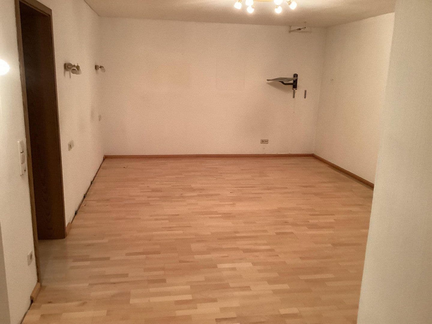 Predaj domu 195 m², pozemok 408 m², Ingelheim am Rhein, Porýnie-Falcko Predaj domu 195 m², pozemok 408 m², Ingelheim am Rhein, Porýnie-Falcko