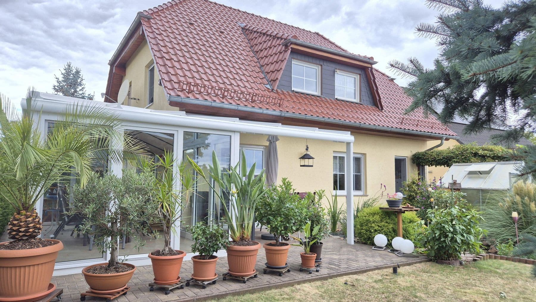 Predaj domu 130 m², pozemok 587 m², Leuna, Sasko-Anhaltsko Predaj domu 130 m², pozemok 587 m², Leuna, Sasko-Anhaltsko