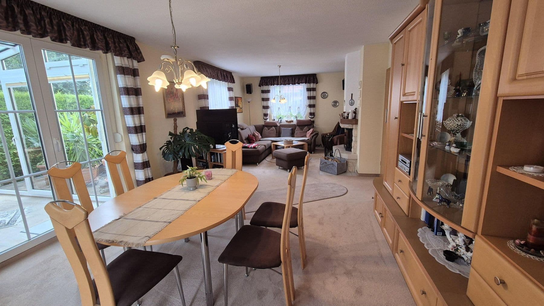Predaj domu 130 m², pozemok 587 m², Leuna, Sasko-Anhaltsko Predaj domu 130 m², pozemok 587 m², Leuna, Sasko-Anhaltsko