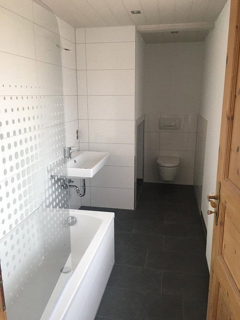 Prenájom bytu 4-izbový 108 m², Stockach, Bádensko-Wurttembersko Prenájom bytu 4-izbový 108 m², Stockach, Bádensko-Wurttembersko