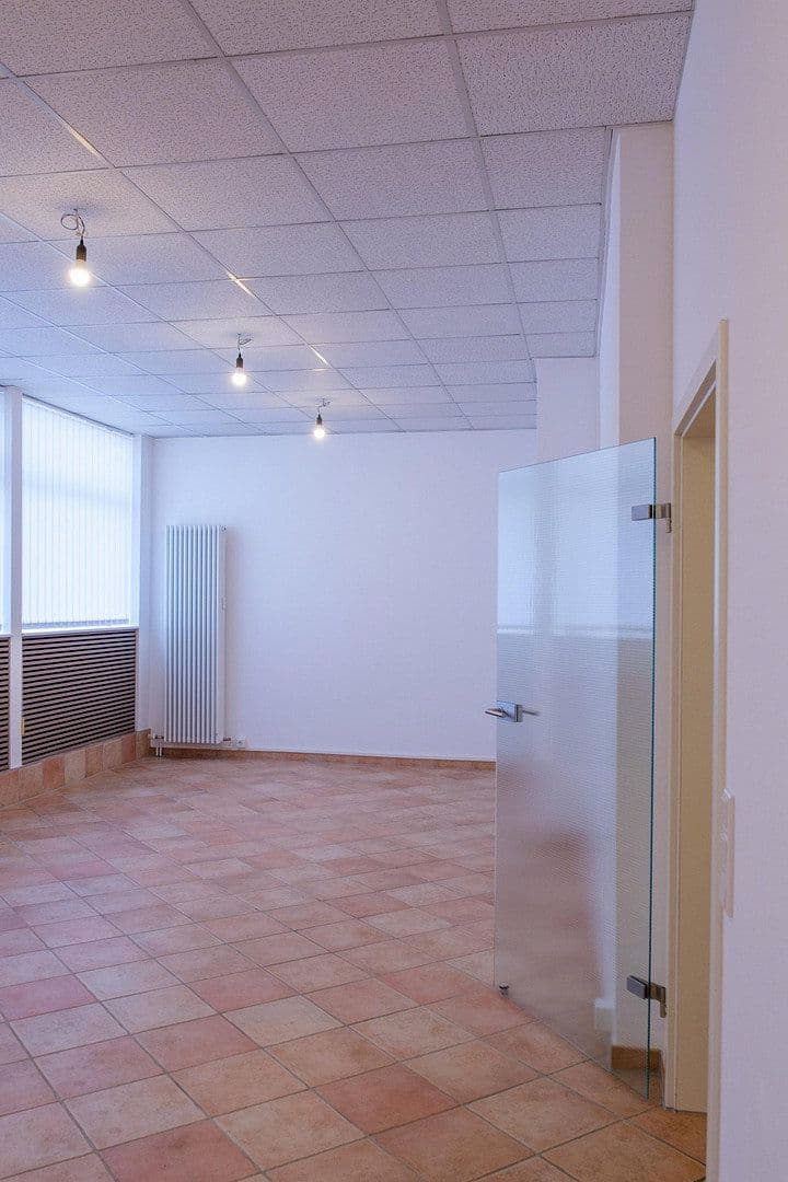 Prenájom bytu 3-izbový 90 m², Mannheim, Bádensko-Wurttembersko Prenájom bytu 3-izbový 90 m², Mannheim, Bádensko-Wurttembersko