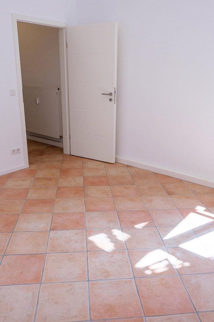 Prenájom bytu 3-izbový 90 m², Mannheim, Bádensko-Wurttembersko Prenájom bytu 3-izbový 90 m², Mannheim, Bádensko-Wurttembersko