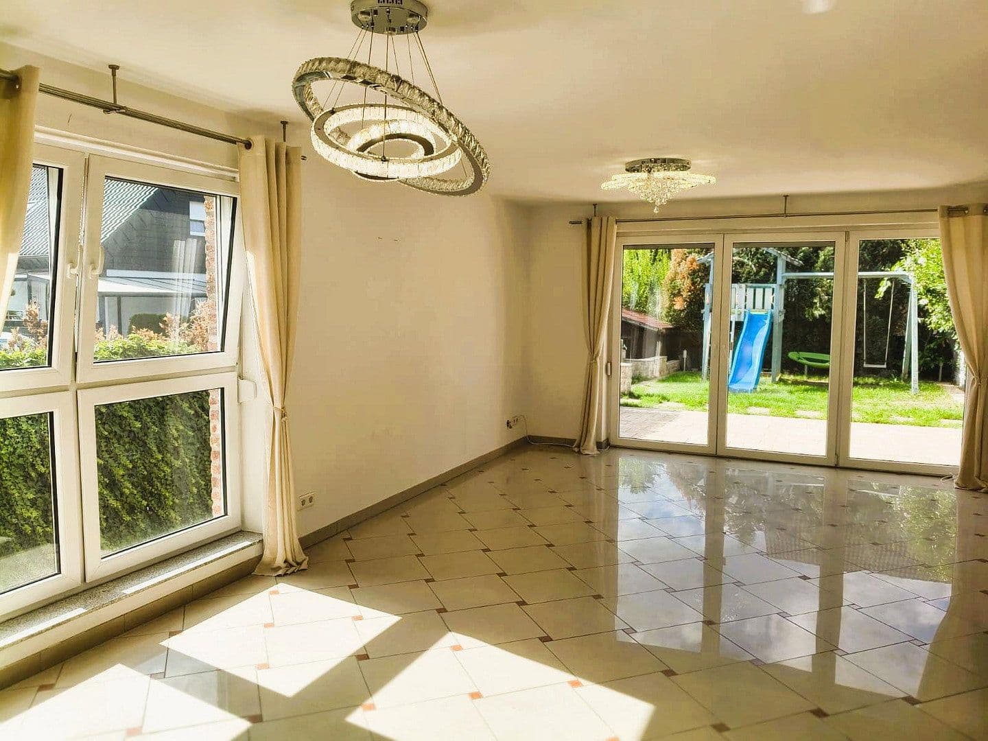 Predaj domu 140 m², pozemok 289 m², Ginsterweg 5, Erkrath, Severné Porýnie - Westfálsko Predaj domu 140 m², pozemok 289 m², Ginsterweg 5, Erkrath, Severné Porýnie - Westfálsko