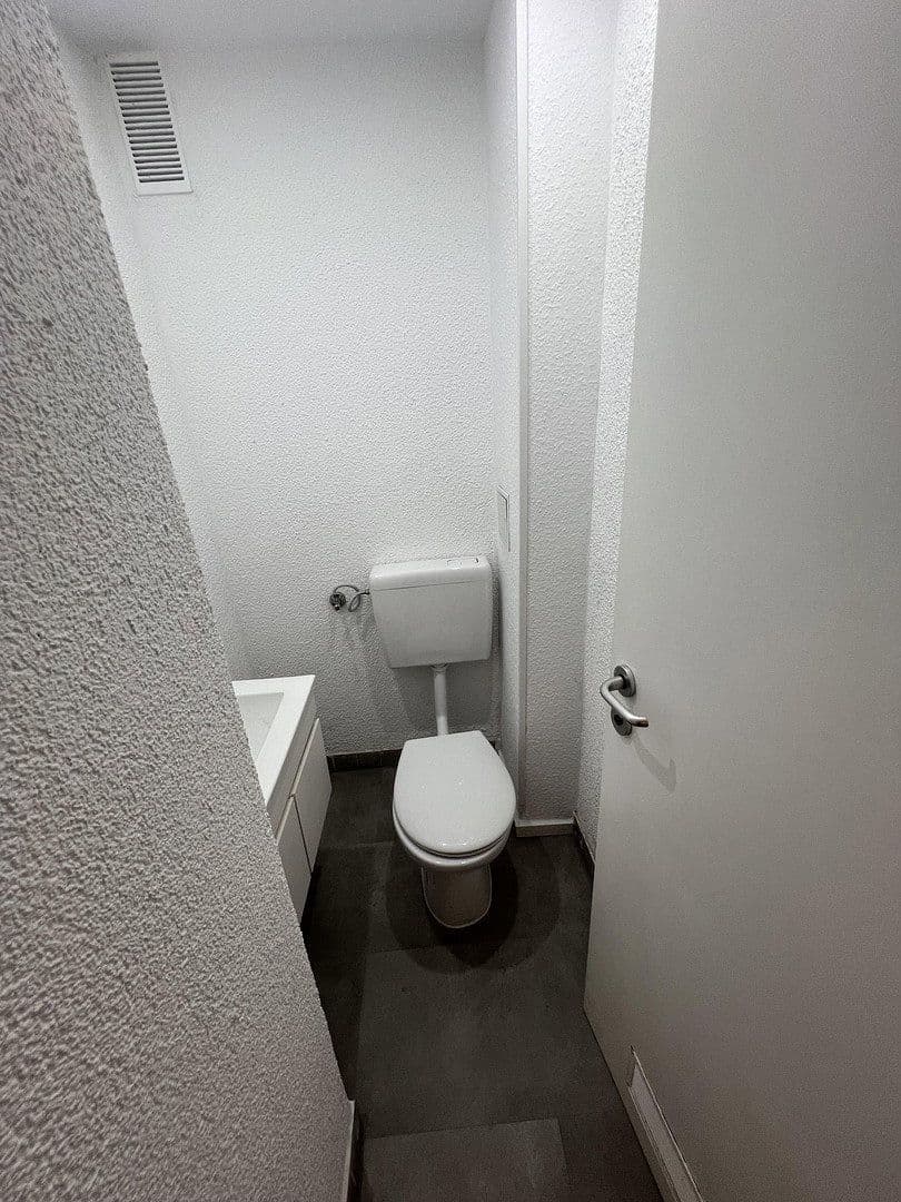 Prenájom bytu 4-izbový 85 m², Mannheim, Bádensko-Wurttembersko Prenájom bytu 4-izbový 85 m², Mannheim, Bádensko-Wurttembersko
