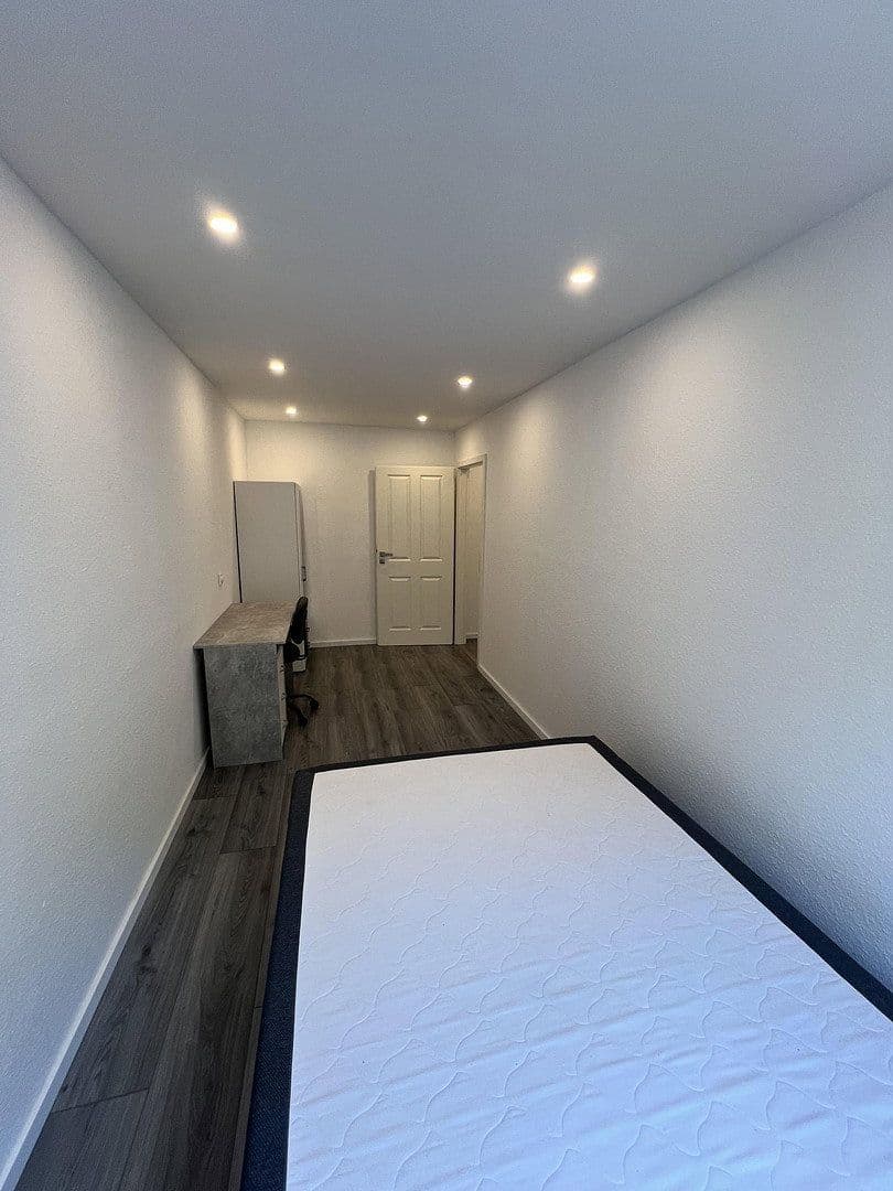 Prenájom bytu 4-izbový 85 m², Mannheim, Bádensko-Wurttembersko Prenájom bytu 4-izbový 85 m², Mannheim, Bádensko-Wurttembersko