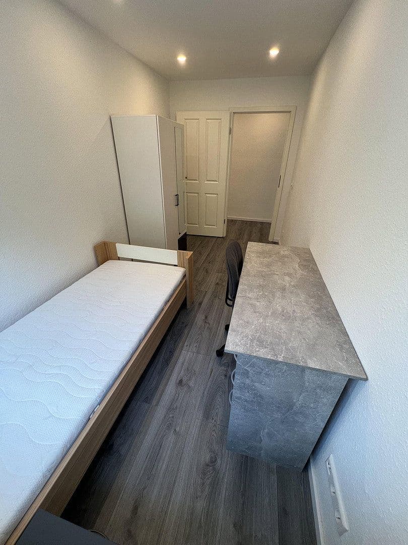 Prenájom bytu 4-izbový 85 m², Mannheim, Bádensko-Wurttembersko Prenájom bytu 4-izbový 85 m², Mannheim, Bádensko-Wurttembersko