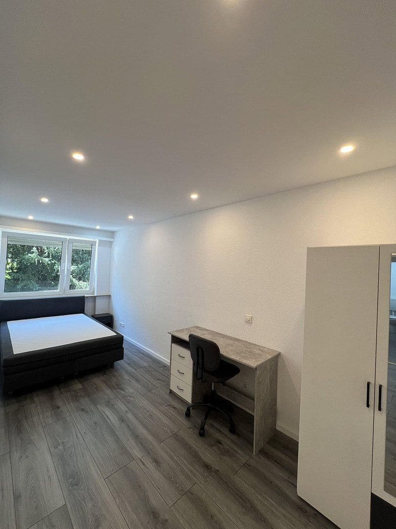 Prenájom bytu 4-izbový 85 m², Mannheim, Bádensko-Wurttembersko Prenájom bytu 4-izbový 85 m², Mannheim, Bádensko-Wurttembersko