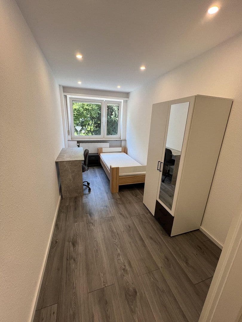 Prenájom bytu 4-izbový 85 m², Mannheim, Bádensko-Wurttembersko Prenájom bytu 4-izbový 85 m², Mannheim, Bádensko-Wurttembersko