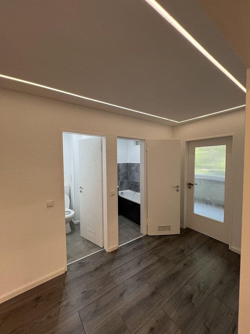 Prenájom bytu 4-izbový 85 m², Mannheim, Bádensko-Wurttembersko Prenájom bytu 4-izbový 85 m², Mannheim, Bádensko-Wurttembersko