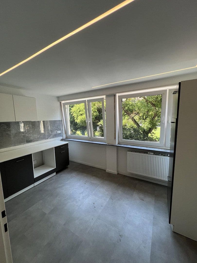 Prenájom bytu 4-izbový 85 m², Mannheim, Bádensko-Wurttembersko Prenájom bytu 4-izbový 85 m², Mannheim, Bádensko-Wurttembersko