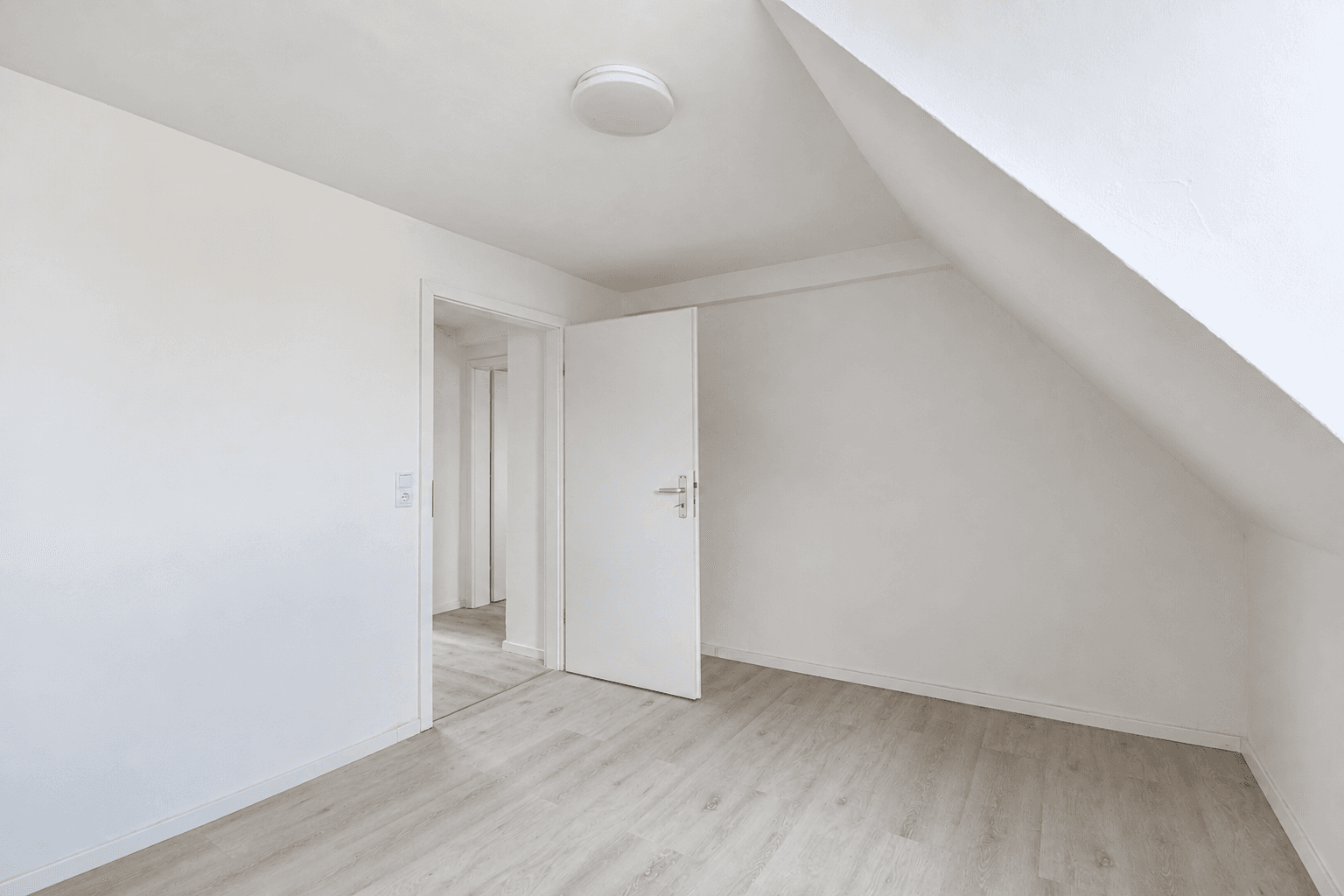 Prenájom bytu 2-izbový 74 m², Lingenfeld, Porýnie-Falcko Prenájom bytu 2-izbový 74 m², Lingenfeld, Porýnie-Falcko