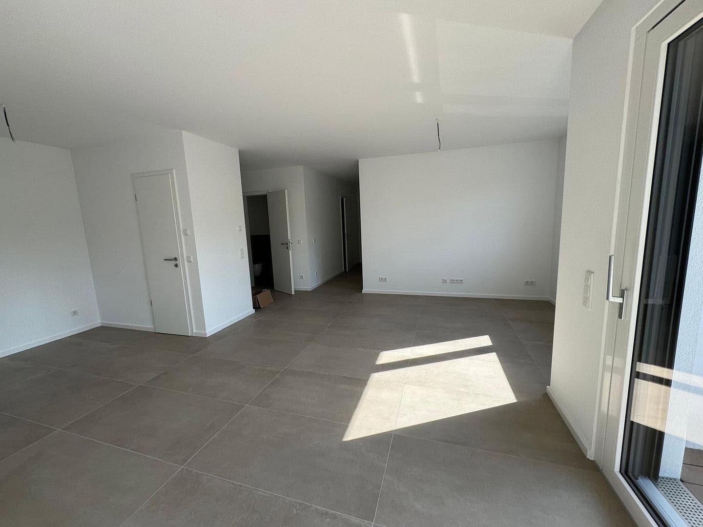 Prenájom bytu 3-izbový 86 m², Köln, Severné Porýnie - Westfálsko Prenájom bytu 3-izbový 86 m², Köln, Severné Porýnie - Westfálsko
