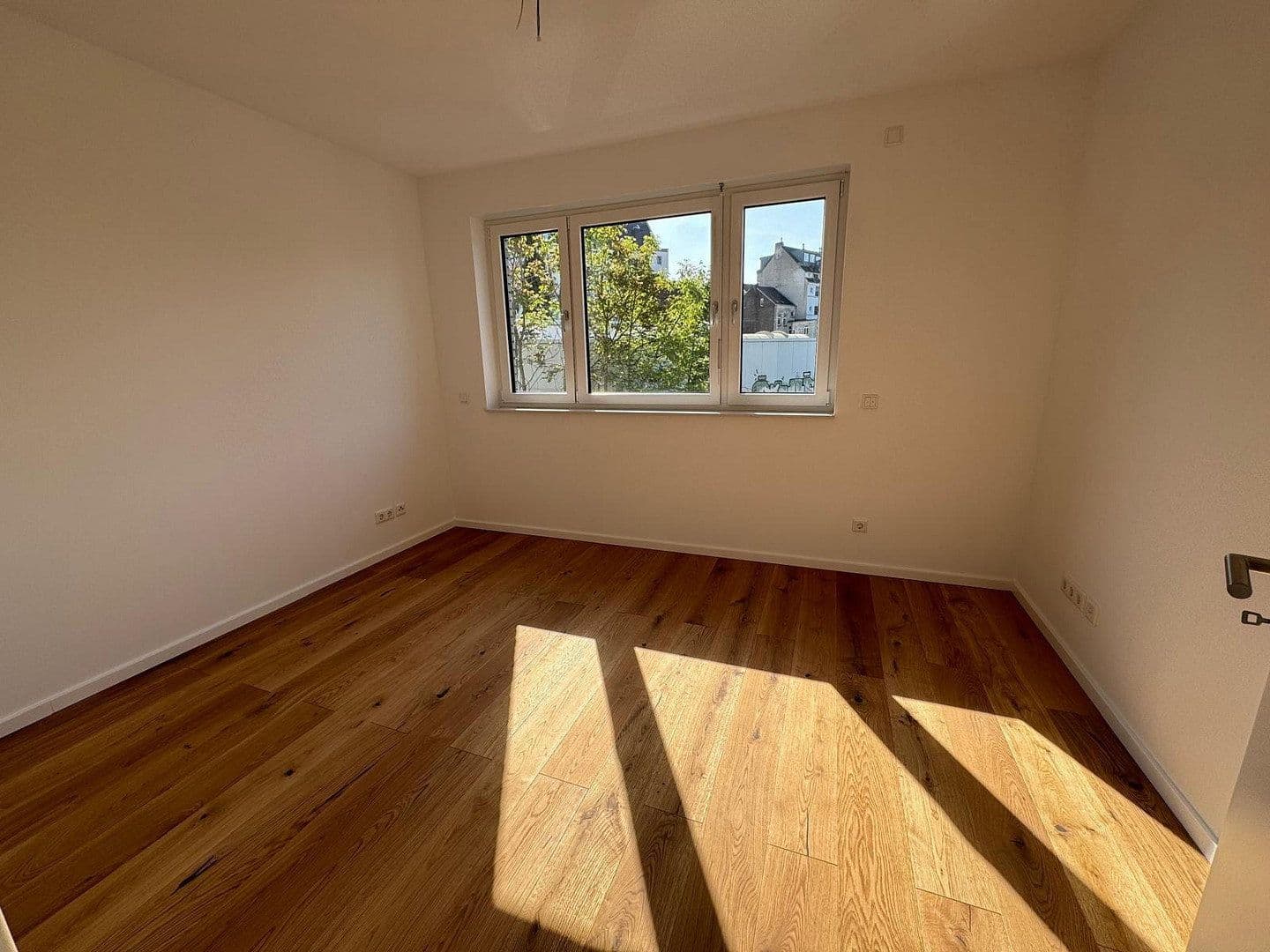 Prenájom bytu 3-izbový 86 m², Köln, Severné Porýnie - Westfálsko Prenájom bytu 3-izbový 86 m², Köln, Severné Porýnie - Westfálsko