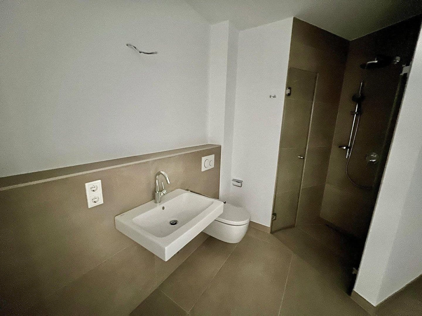 Prenájom bytu 3-izbový 86 m², Köln, Severné Porýnie - Westfálsko Prenájom bytu 3-izbový 86 m², Köln, Severné Porýnie - Westfálsko