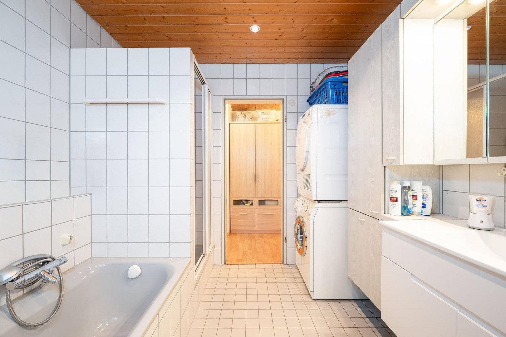 Prenájom bytu 5-izbový 120 m², Mezgerwaidring 54, Radolfzell am Bodensee, Bádensko-Wurttembersko Prenájom bytu 5-izbový 120 m², Mezgerwaidring 54, Radolfzell am Bodensee, Bádensko-Wurttembersko
