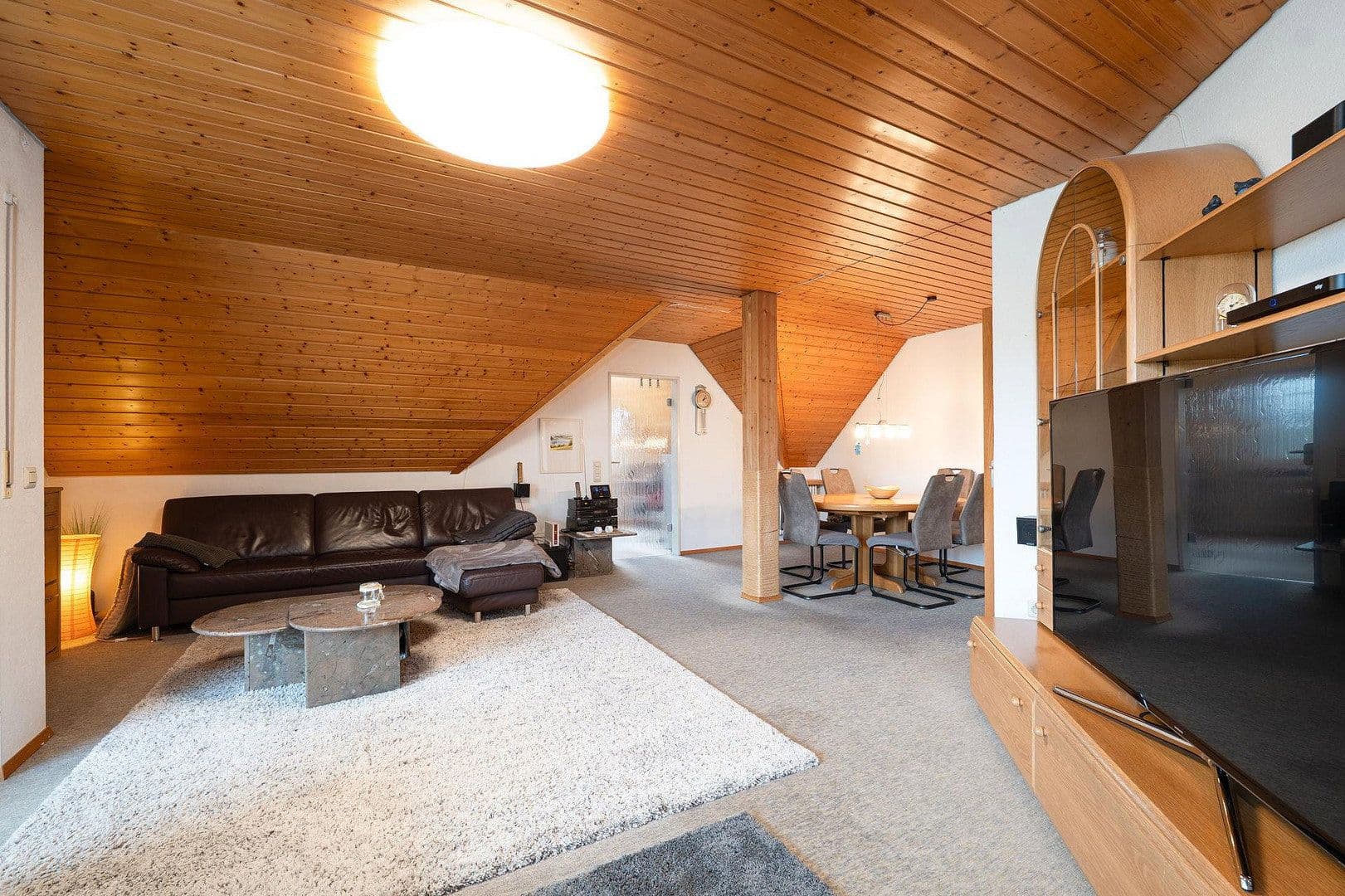Prenájom bytu 5-izbový 120 m², Mezgerwaidring 54, Radolfzell am Bodensee, Bádensko-Wurttembersko Prenájom bytu 5-izbový 120 m², Mezgerwaidring 54, Radolfzell am Bodensee, Bádensko-Wurttembersko