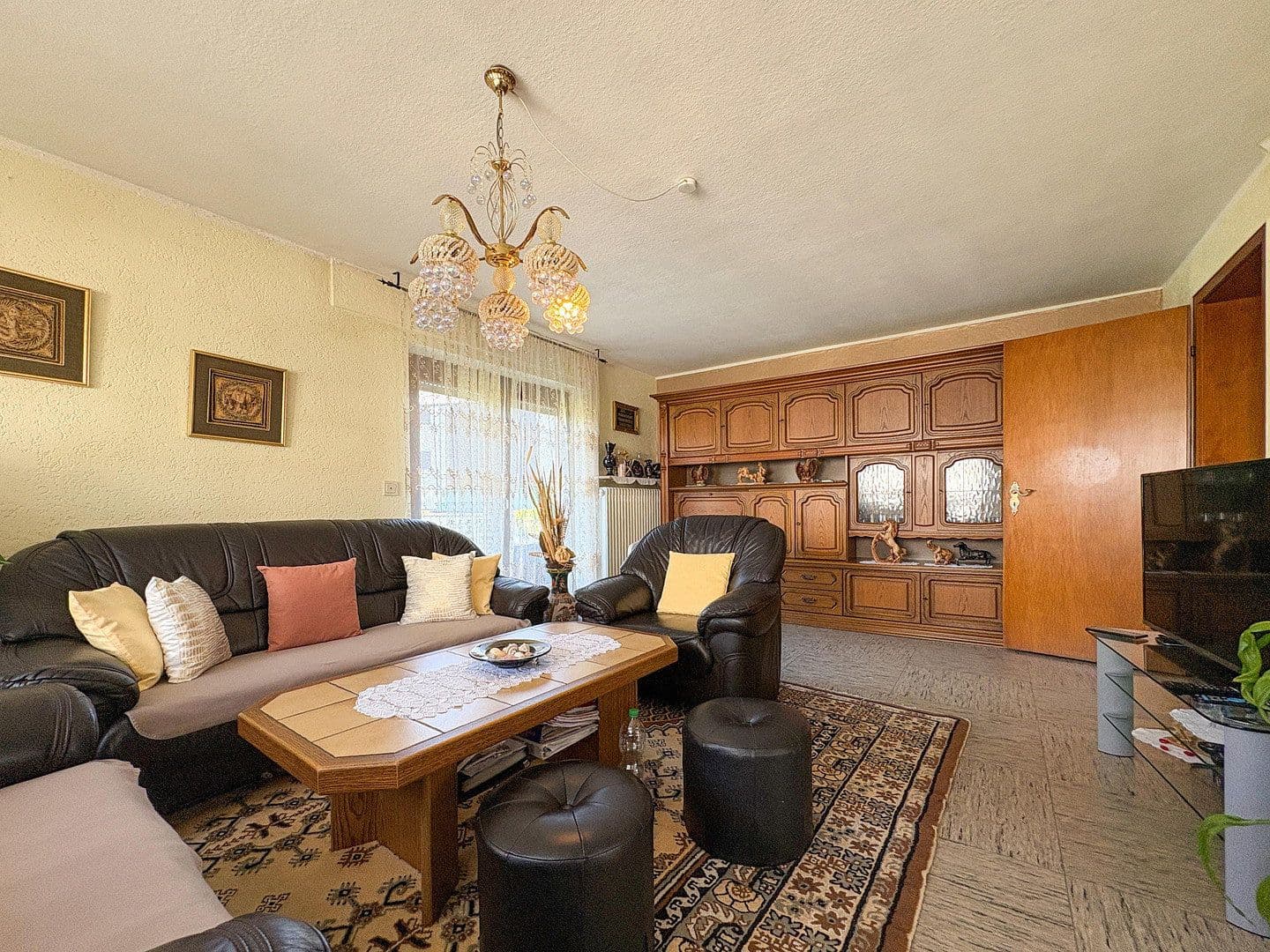 Predaj domu 166 m², pozemok 1.043 m², Hamm (Sieg), Porýnie-Falcko Predaj domu 166 m², pozemok 1.043 m², Hamm (Sieg), Porýnie-Falcko