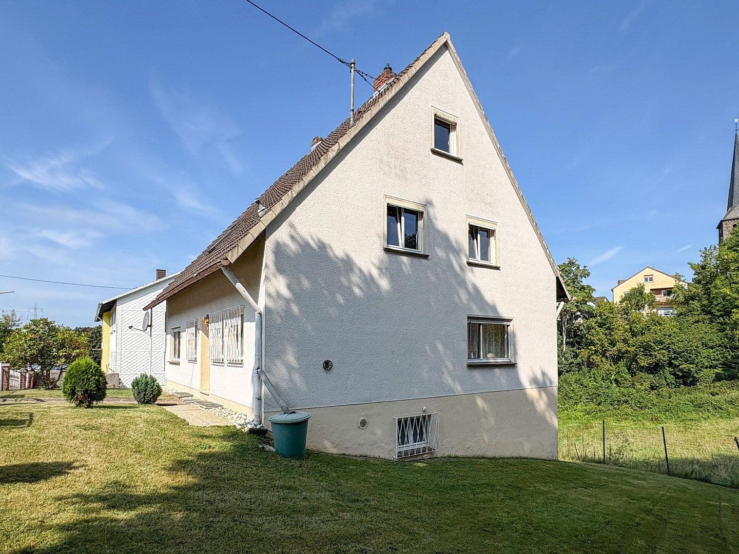 Predaj domu 166 m², pozemok 1.043 m², Hamm (Sieg), Porýnie-Falcko Predaj domu 166 m², pozemok 1.043 m², Hamm (Sieg), Porýnie-Falcko