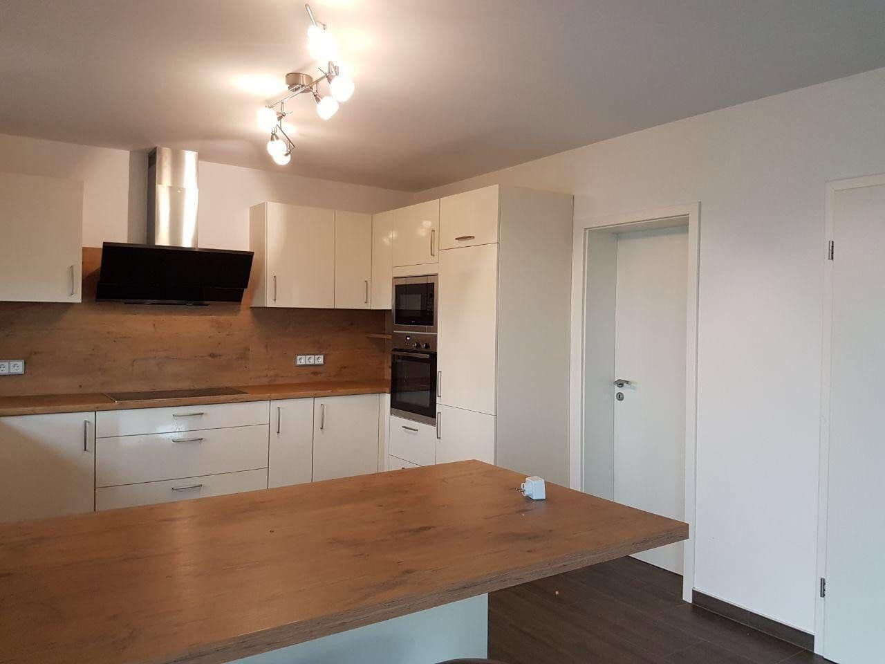 Prenájom domu 219 m², pozemok 300 m², Essenheim, Porýnie-Falcko Prenájom domu 219 m², pozemok 300 m², Essenheim, Porýnie-Falcko