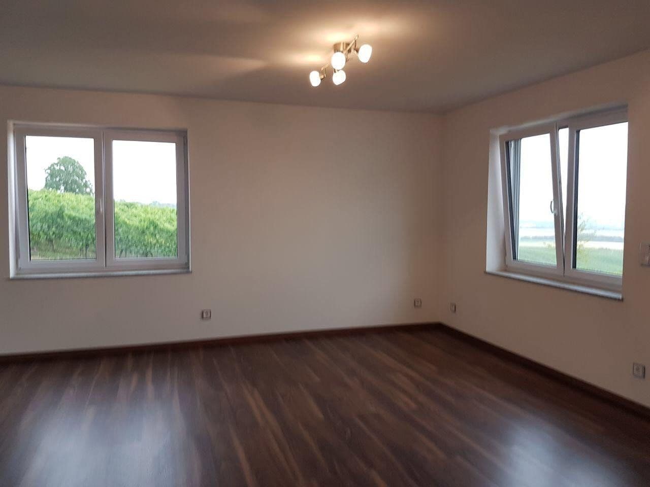 Prenájom domu 219 m², pozemok 300 m², Essenheim, Porýnie-Falcko Prenájom domu 219 m², pozemok 300 m², Essenheim, Porýnie-Falcko