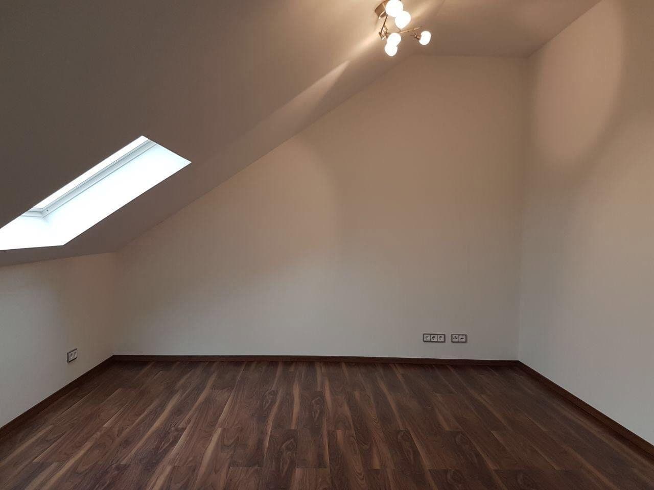 Prenájom domu 219 m², pozemok 300 m², Essenheim, Porýnie-Falcko Prenájom domu 219 m², pozemok 300 m², Essenheim, Porýnie-Falcko