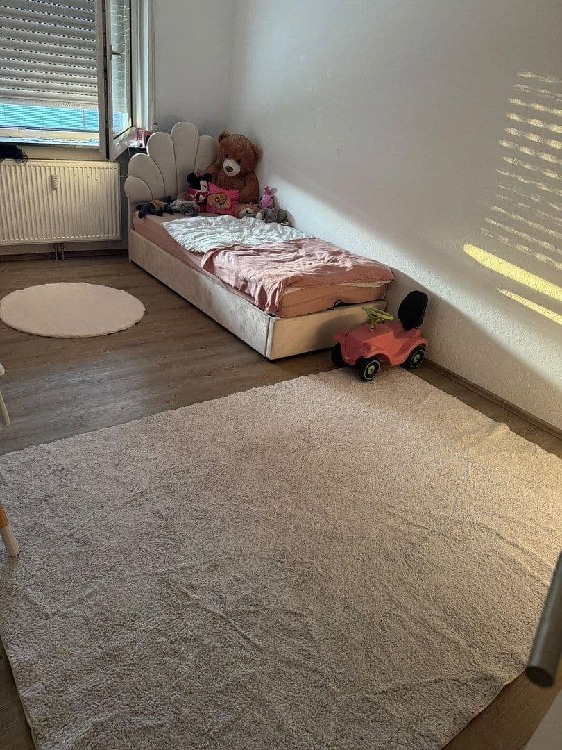 Prenájom bytu 4-izbový 108 m², Mannheim, Bádensko-Wurttembersko Prenájom bytu 4-izbový 108 m², Mannheim, Bádensko-Wurttembersko