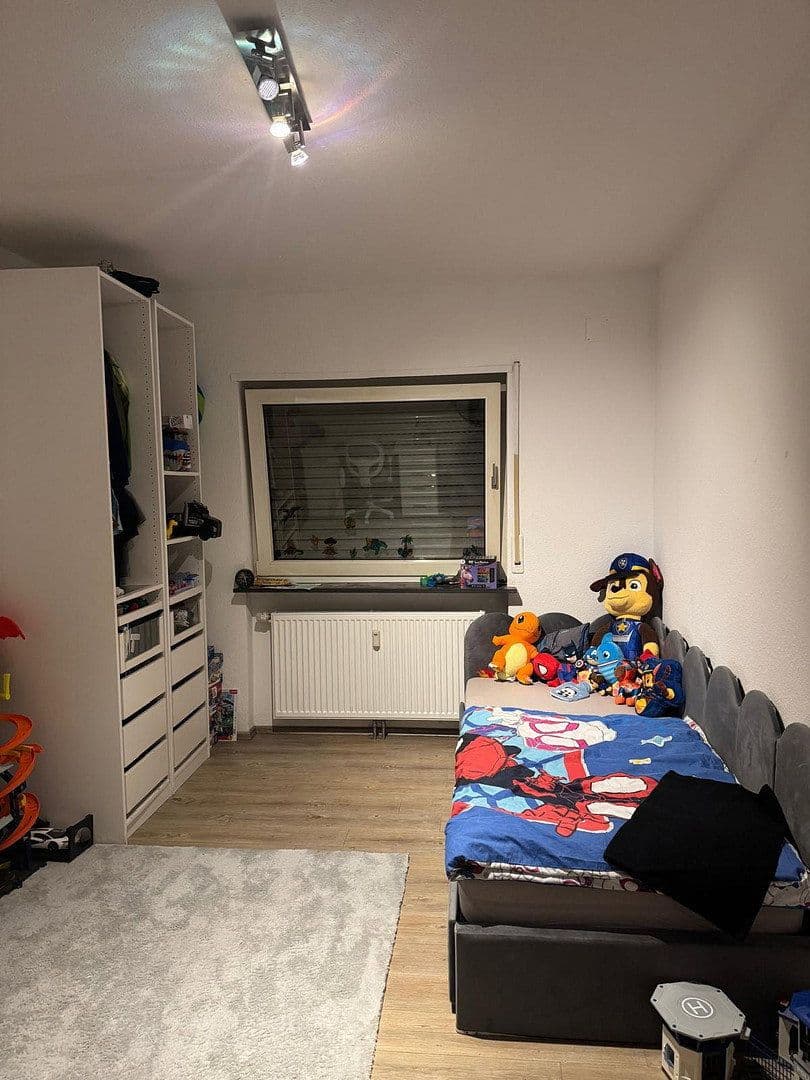 Prenájom bytu 4-izbový 108 m², Mannheim, Bádensko-Wurttembersko Prenájom bytu 4-izbový 108 m², Mannheim, Bádensko-Wurttembersko