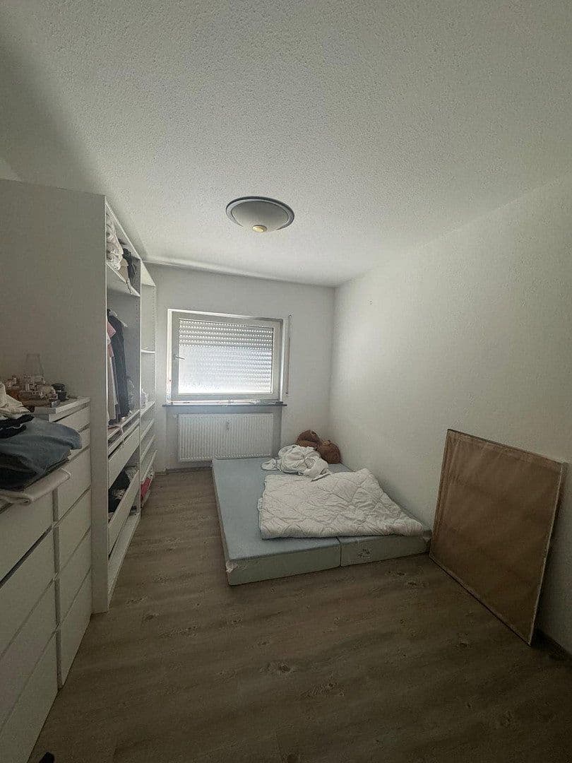Prenájom bytu 4-izbový 108 m², Mannheim, Bádensko-Wurttembersko Prenájom bytu 4-izbový 108 m², Mannheim, Bádensko-Wurttembersko