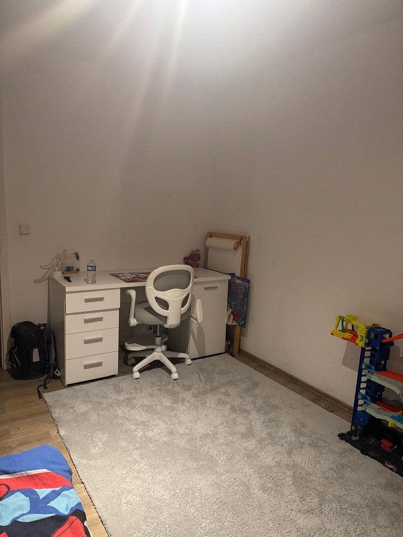 Prenájom bytu 4-izbový 108 m², Mannheim, Bádensko-Wurttembersko Prenájom bytu 4-izbový 108 m², Mannheim, Bádensko-Wurttembersko