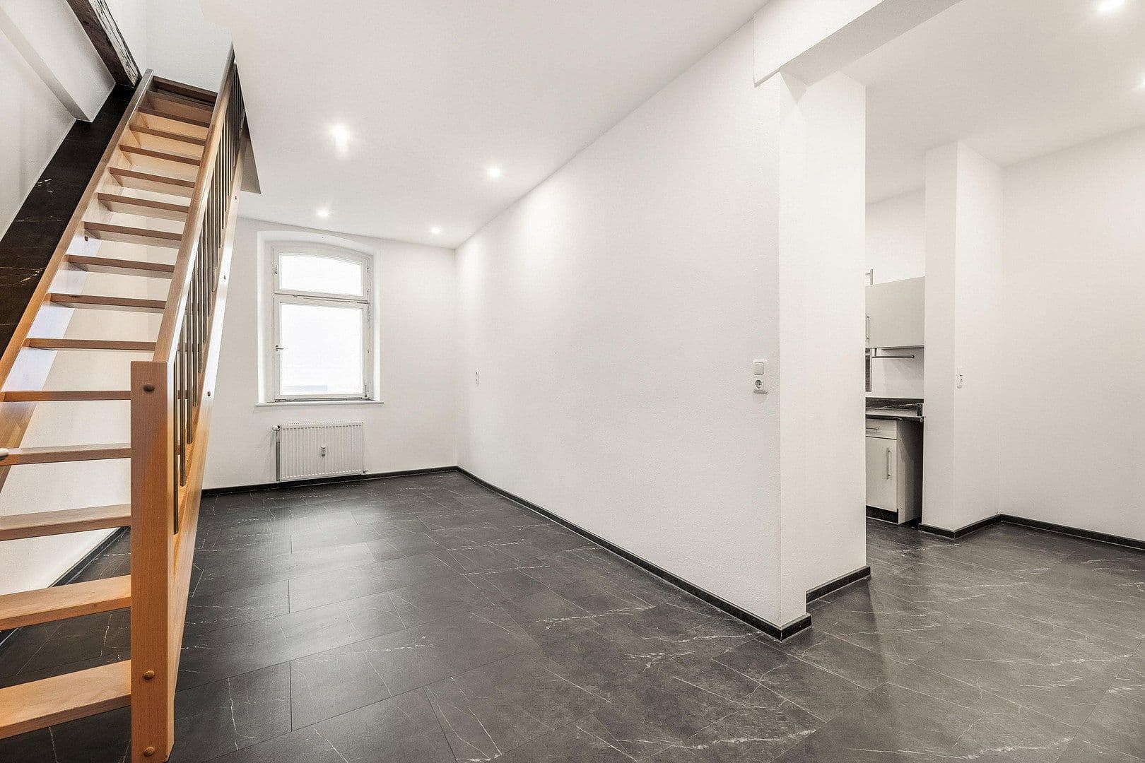 Prenájom bytu 6-izbový 185 m², Jahnstrasse 1, Hof, Bavorsko Prenájom bytu 6-izbový 185 m², Jahnstrasse 1, Hof, Bavorsko