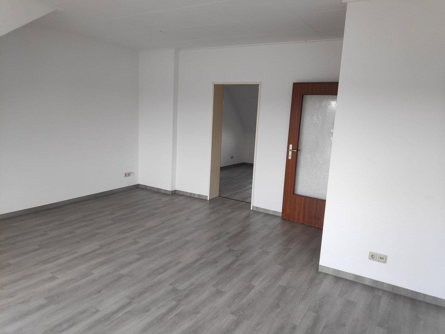 Prenájom bytu 3-izbový 82 m², Borkhofer Str. 33a, Duisburg, Severné Porýnie - Westfálsko Prenájom bytu 3-izbový 82 m², Borkhofer Str. 33a, Duisburg, Severné Porýnie - Westfálsko