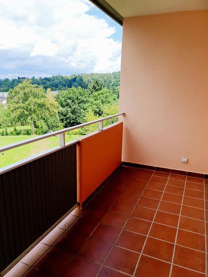Prenájom bytu 3-izbový 87 m², Saarbrücken, Sársko Prenájom bytu 3-izbový 87 m², Saarbrücken, Sársko