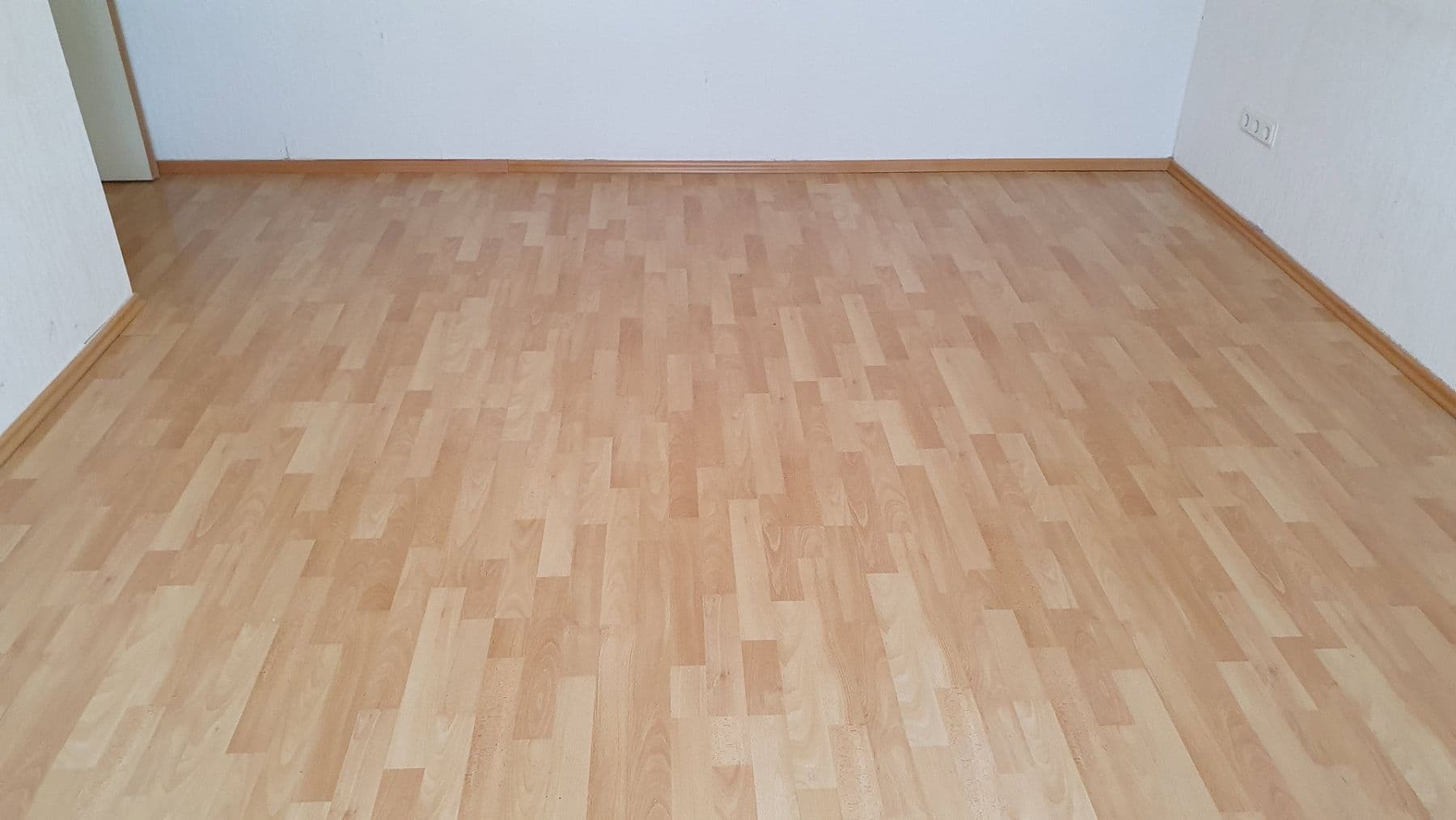 Prenájom bytu 3-izbový 87 m², Saarbrücken, Sársko Prenájom bytu 3-izbový 87 m², Saarbrücken, Sársko