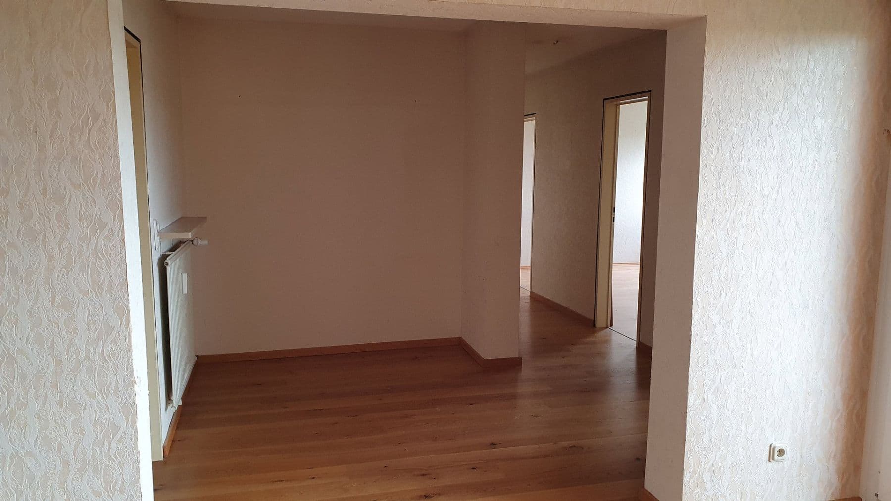 Prenájom bytu 3-izbový 87 m², Saarbrücken, Sársko Prenájom bytu 3-izbový 87 m², Saarbrücken, Sársko
